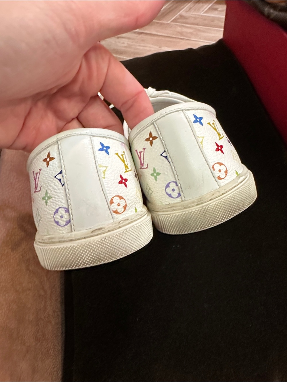 Authentic Louis Vuitton white sneakers with multicolor LV - Picture 5 of 8